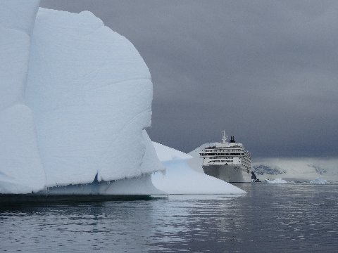 antarctica-2015-gerlache-Ship