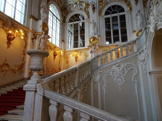 st-petersburg-hermitage-staircase