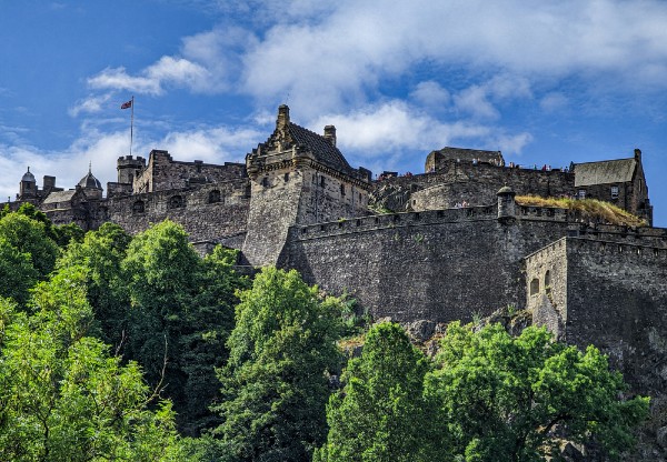 A Delightful Tour Of The Gardens Pubs Food And History Of Edinburgh 
