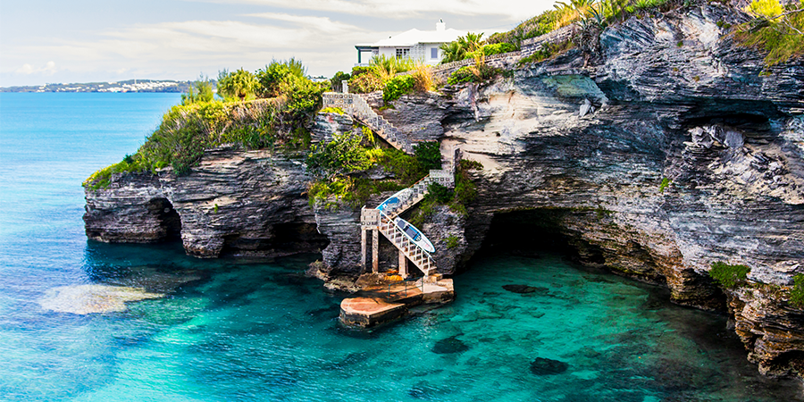 Beach house on cliff in Hamilton, Bermuda